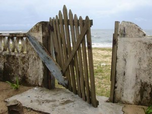 broken gate 1