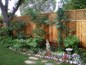 JUMBO LATTICE REDWOOD FENCING